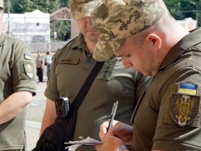 З 1 вересня працівники ТЦК зобов’язані фіксувати перевірки документів і вручення повісток на бодікамери