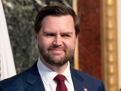 Заради розваги наказав підняти річку: Венса звинуватили у зловживанні владою