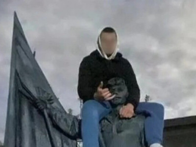 Відбувся суд над підлітком, який виліз на пам’ятник герою Небесної Сотні