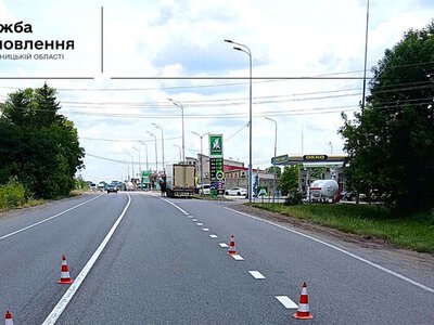 Безпечніші дороги: на Хмельниччині встановлюють нові знаки та поновлюють розмітку на автошляхах