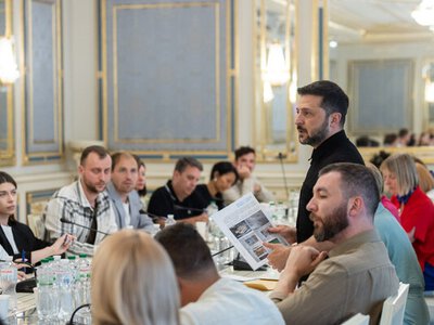 Зеленський просить дозволити виїзд за кордон українцям віком від 18 до 22 років