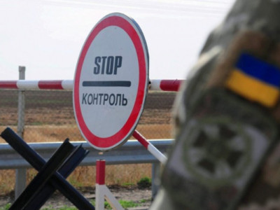 Хлопці зможуть виїздити з України до 22 років. Зеленський анонсував зміни