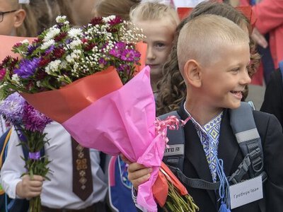 Скільки коштує зібрати дитину до школи у 2025 – основні витрати