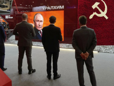 Росія в економічному капкані: війна пожирає бюджет, а Путін шукає вихід на Алясці