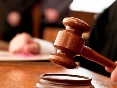 У Франківську водій без прав, який покинув авто без гальма і воно врізалось у службову машину, уник покарання