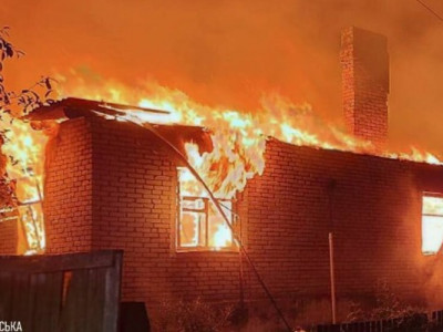 Уночі ворожі безпілотники атакували два села поблизу Шостки