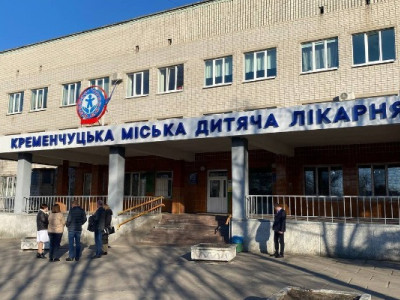 Внаслідок ракетно-дронової атаки на Кременчук постраждали і медзаклади міста