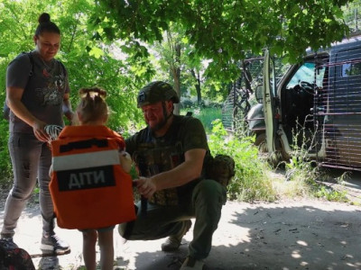 Донбас не прощається. Україна евакуює дітей із Донецької області та готується до оборони