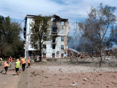 Шокуючий удар по Дружківці: дрони пошкодили багатоповерхівки та цивільні авто