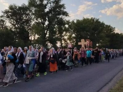 Масштабна хода УПЦ: тисячі людей вирушили до святині Почаєва