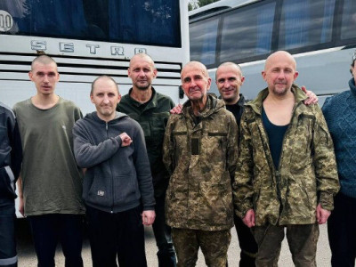 Святковий обмін: до України повернулись військові та вісім цивільних, серед яких колишній мер Херсона