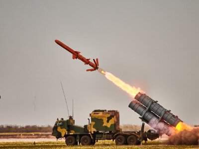 Вперше офіційно показано Довгий Нептун, що літає на 1000 км