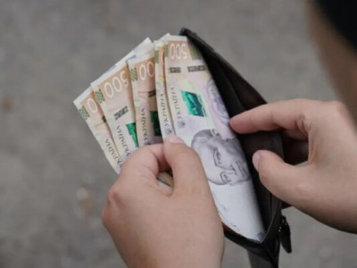 З 1 вересня виплати зростуть: кому на картку щомісяця надходитиме 2000 гривень