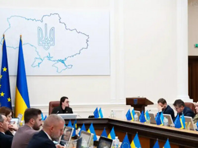 Кабмін дозволив чоловікам від 18 до 22 років вільно виїжджати за кордон