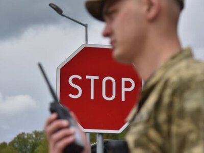 Українським чоловікам дозволили виїзд: хто може перетинати кордон