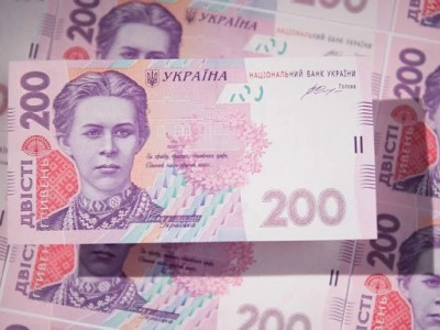 НБУ перестав друкувати банкноти номіналом 100 і 200 гривень: названо причину