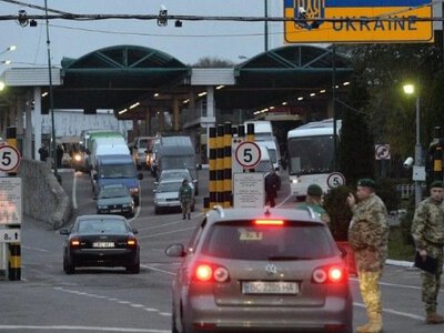 Виїзд чоловіків 18-22 років за кордон: що потрібно знати? Роз'яснення від МВС