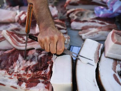 На українських ринках подорожчало сало