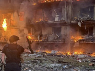 Наслідки удару дроном по багатоповерхівці у Дружківці: шокуюче відео