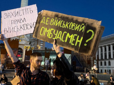 На Майдані Незалежності протестують проти законопроєкту, який посилює покарання для військових