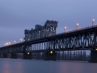 Вночі росіяни вдарили по Крюківському мосту