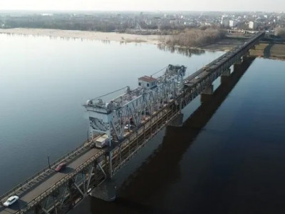 УЗ змінила маршрути поїздів після удару по мосту через Дніпро в Кременчуці