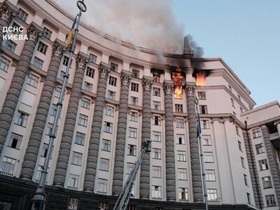 У Києві пошкоджена будівля Кабміну через масовану атаку росіян