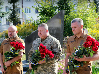 Командувач Угруповання Військ «Захід» вшанував пам’ять загиблих розвідників