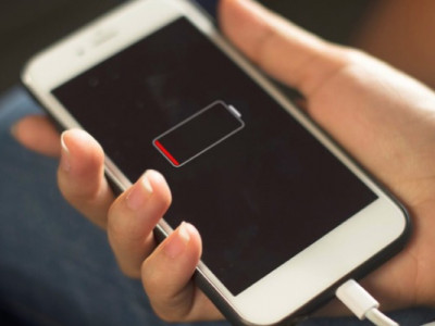 Як зробити, щоб батарея на телефоні довше тримала: 5 простих лайфхаків від експерта