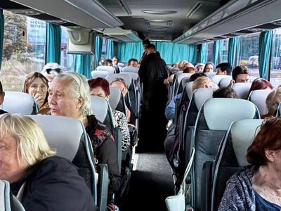 «Екологічні найманці» в Ужгороді: хто привіз автобус екотітушок і скільки це коштує?