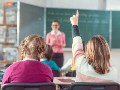 В Україні посилюють безпеку шкіл: тривожні кнопки та контроль відвідувачів