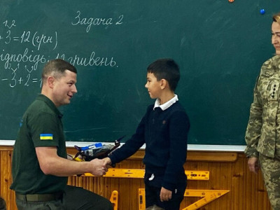 За тата!: син загиблого Героя з Тернополя передав гроші від зубної феї на безпілотник