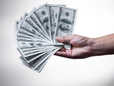 Інфляція пожирає заощадження: куди українцям вкладати гроші у 2025 — від готівки до крипти!