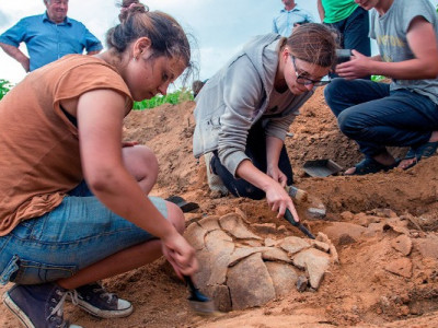 Знахідки, що ламають історію: від гробниць до космічних таємниць
