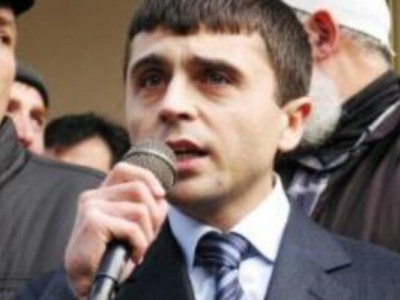 «Жертва публічної війни з Аксьоновим». Чому експолітик із Криму Бальбек потрапив до СІЗО. І чи надовго?