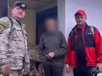 Пішов по гриби та заблукав: поліцейський кінолог разом із рятувальником всю ніч шукали пенсіонера (ФОТО)