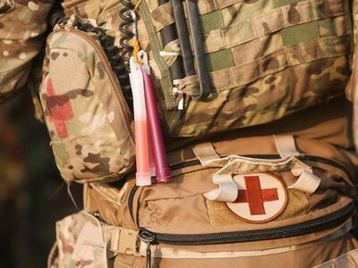 Кабмін підвищив зарплати медикам на територіях активних і можливих бойових дій
