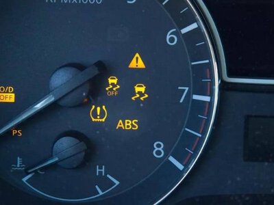 Чому загоряється лампочка ABS: прихована небезпека, про яку всі мовчать