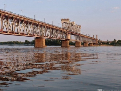 Сьогодні перед Крюківським мостом можуть виникнути затори: зранку перекриють одну смугу, а потім повністю