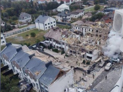 Потрощені будинки, пожежі та постраждалі: з’явилися жахливі кадри наслідків удару по Києву і області