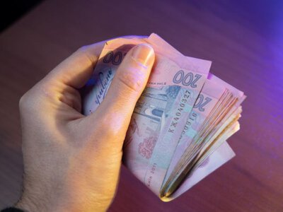 Рекордні зарплати, рекордні ціни: як виживати українцям