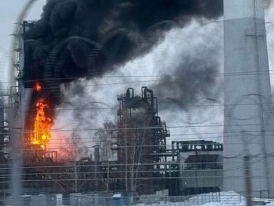 Українські дрони паралізували майже 40% нафтопереробки росії: у країні бензинова криза