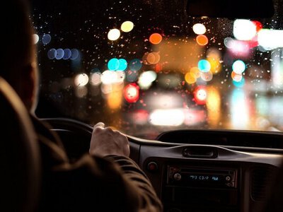 Автоінструктор назвав сім правил нічної їзди: як запобігти аварії та штрафу