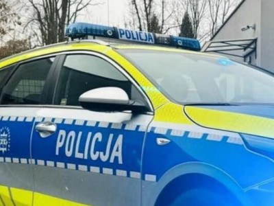 У Польщі українець пошкодив поліцейське авто, відкусивши шматок дверей