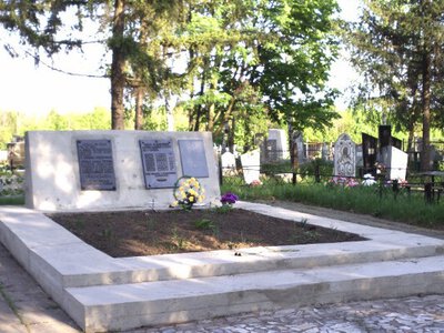 Як захистити братські могили воїнів Другої світової війни від мистецтв підростаючих дурнів та дуреп?