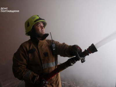 Понад 140 рятувальників ліквідовують наслідки нічної ракетно-дронової атаки на Полтавщину: фото