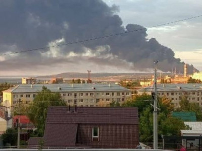 Українські дрони вразили великий НПЗ у Ленінградській області