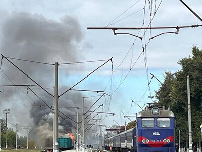 Росіяни двічі вдарили по залізничному вокзалу в Шостці: другий раз – під час евакуації людей, – Кулеба