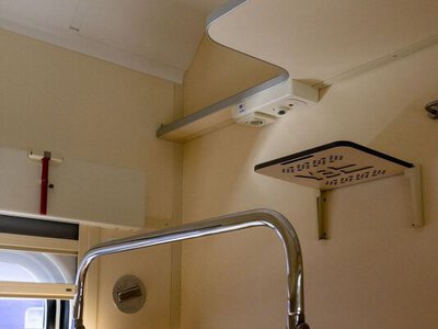 Ветеран з ампутацією руки змушений був їхати на верхній полиці в поїзді. Що сказали в Укрзалізниці