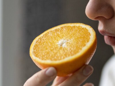 Мільйони людей можуть страждати від прихованої втрати нюху після COVID-19